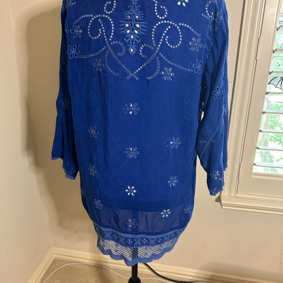 Johnny Was blue eyelet embroidered top L - Picture 2 of 5